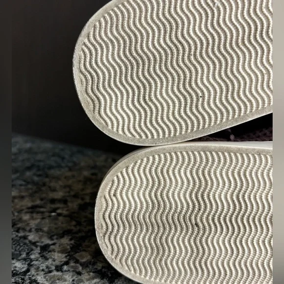 Lucky Brand LaWove Mauve Perforated Sneakers Size 9 - Picture 8 of 9